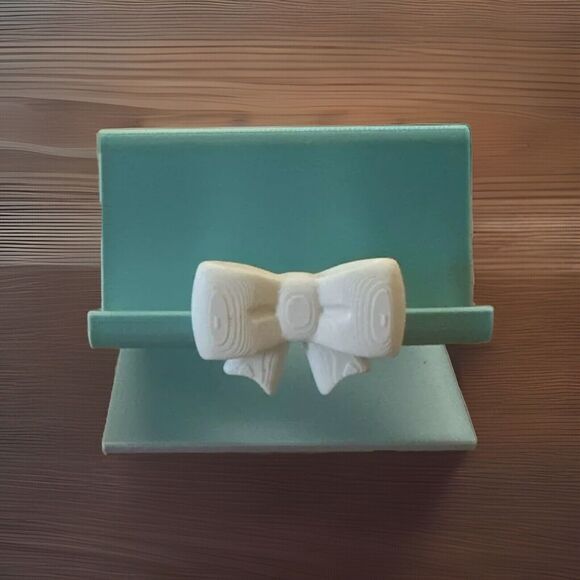 Aesthetic Bow Cellphone Stand with Charging Cord Access - Picture 1 of 4